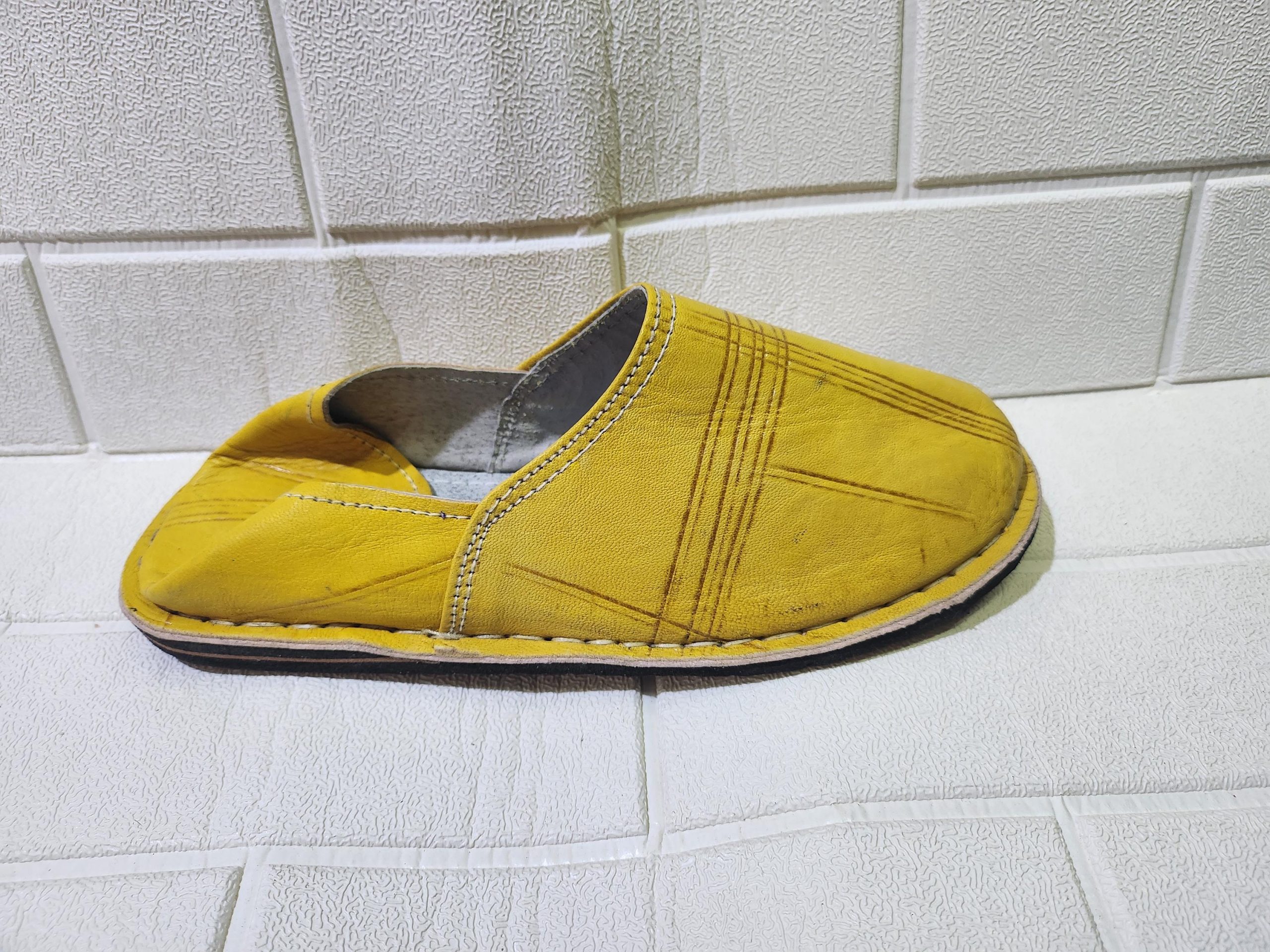 Handmade Moroccan Yellow Leather Babouche For Men – Traditional Slippers – Pointed-toe Leather Shoes – Classic Artisan Moroccan Footwear